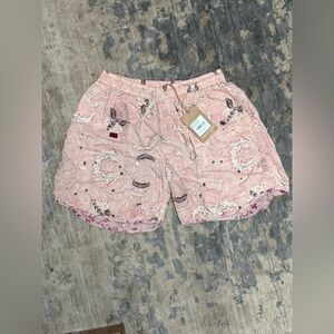 Magnolia Pearl Quilted European Cotton
“Ciel” Style Shorts
Floral/Leaf Print